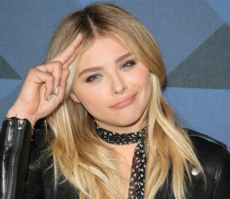 Chloë Grace Moretz Shares Topless Photo On Social。